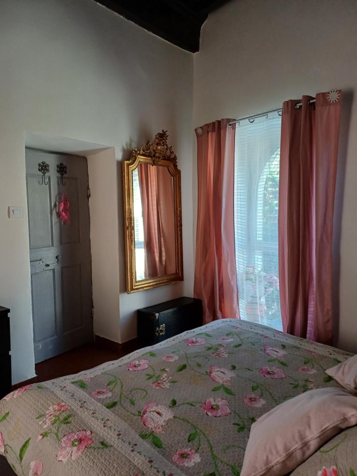 Chambre D Hotes Aramon Екстериор снимка